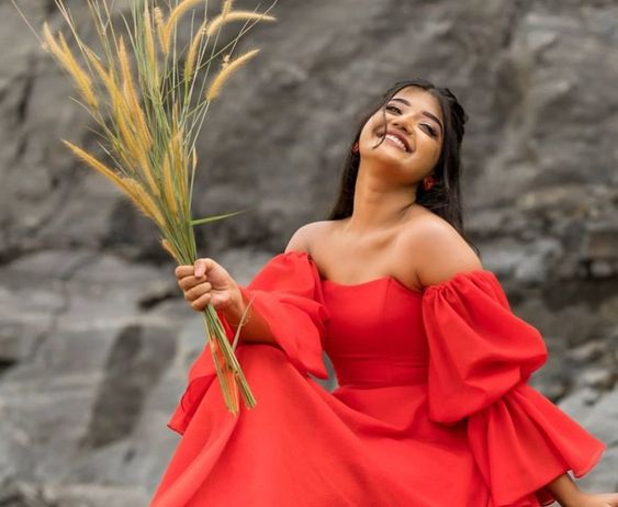 Red Off-Shoulder Balloon Sleeves Trail Gown