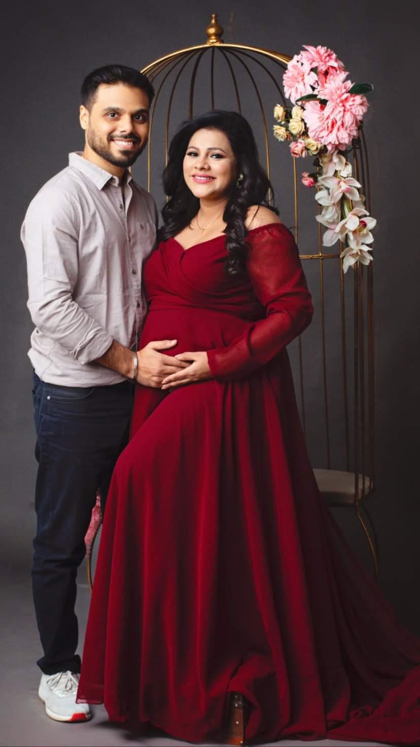 Maroon V-Neck Baby Shower Trail Gown