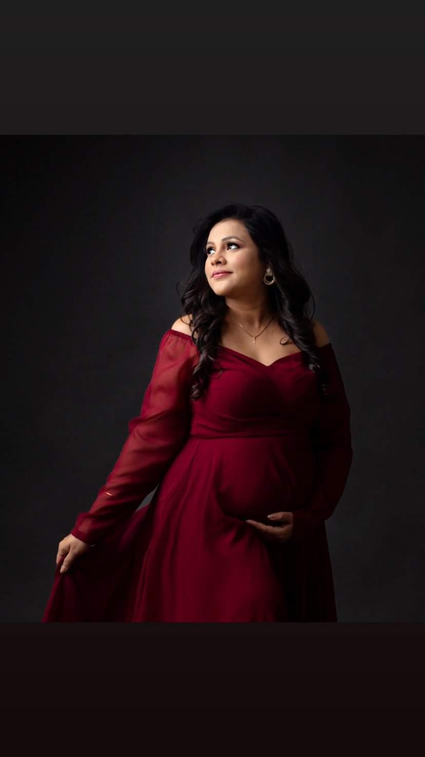 Maroon V-Neck Baby Shower Trail Gown