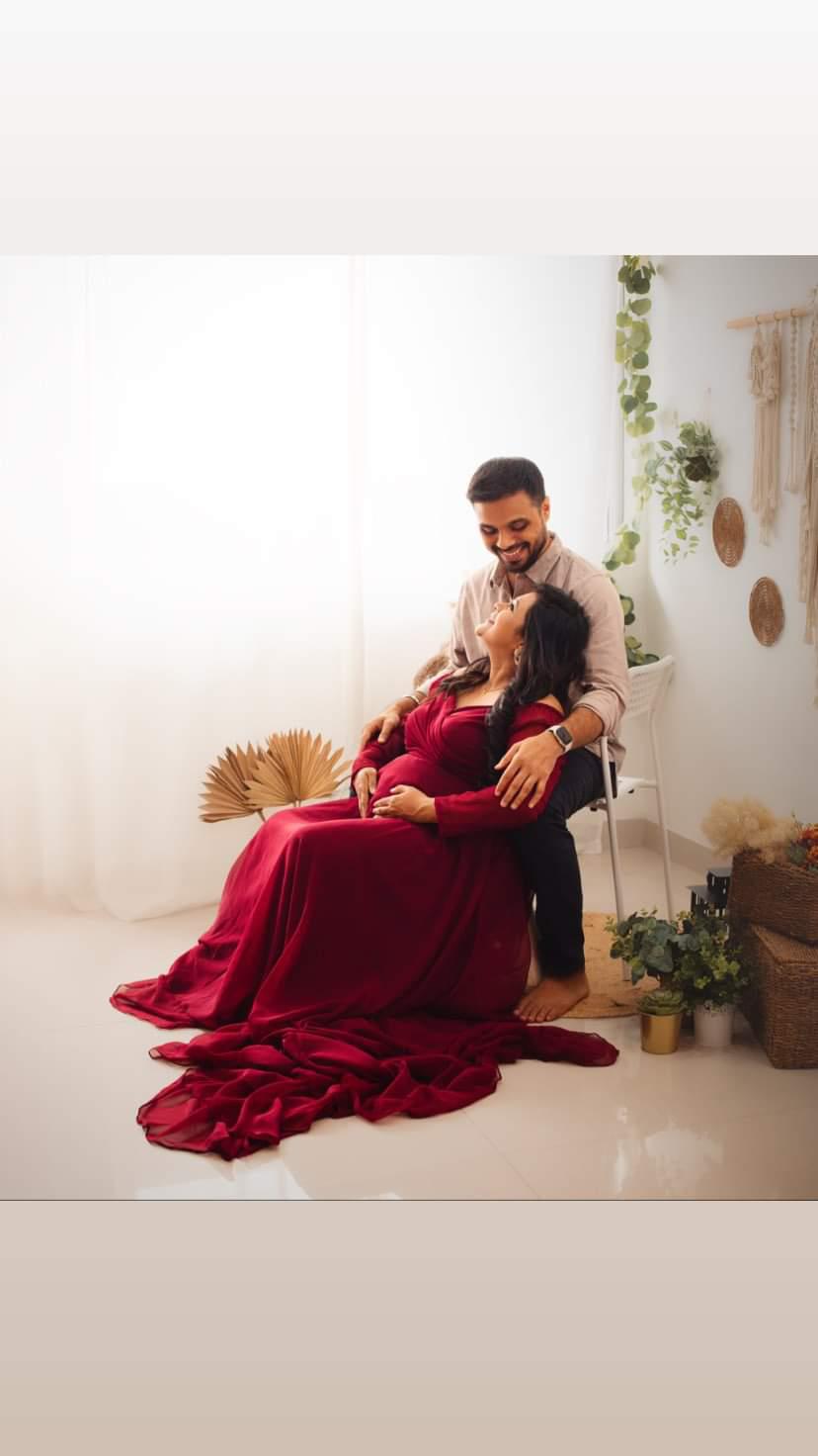 Maroon V-Neck Baby Shower Trail Gown