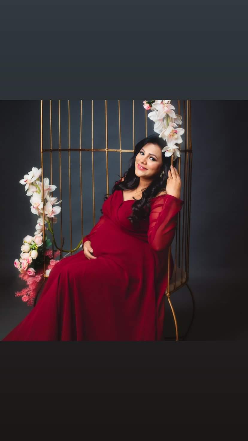 Maroon V-Neck Baby Shower Trail Gown